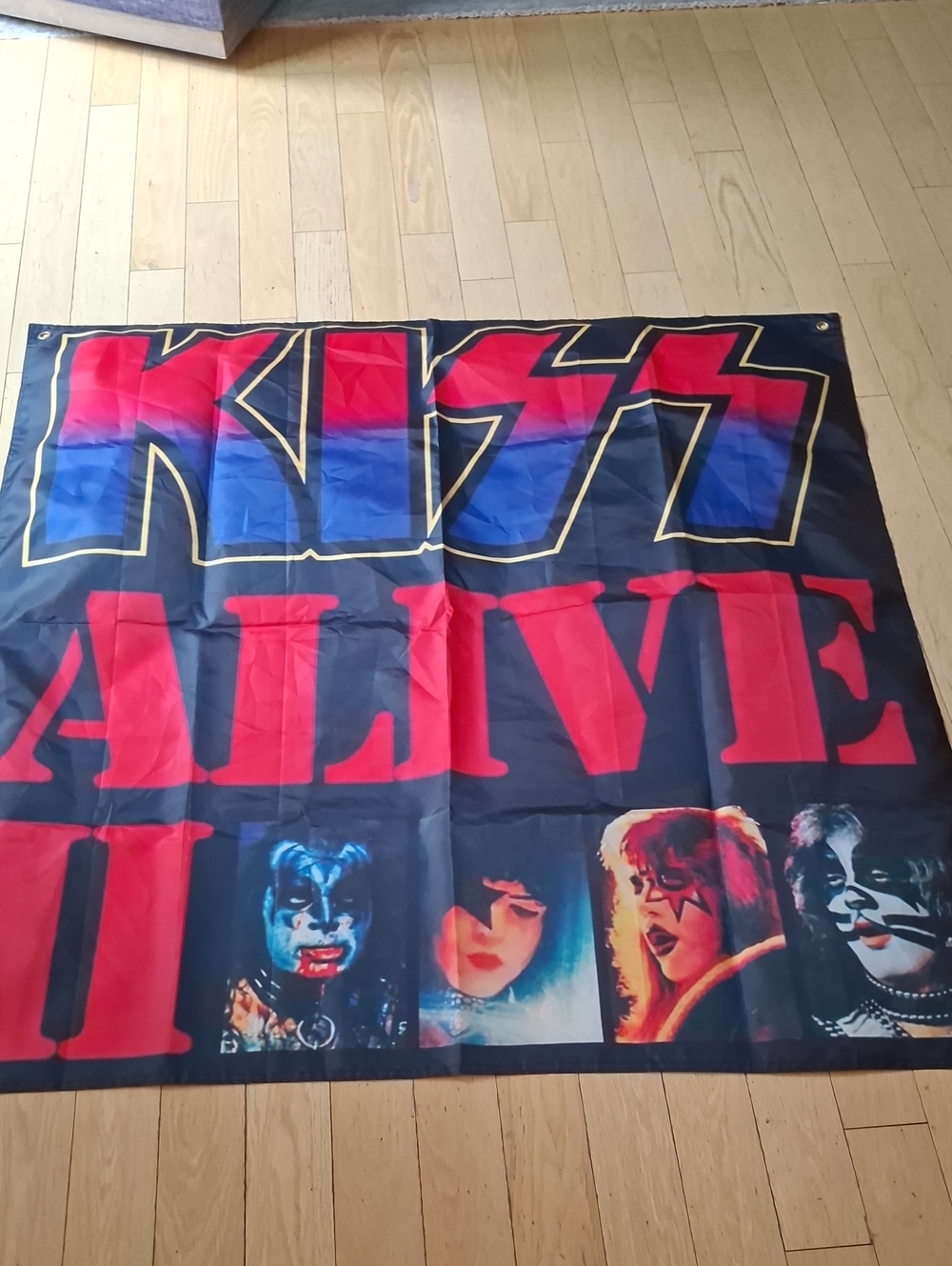 Kiss 'ALIVE' Banner Print in Black, Red and Blue